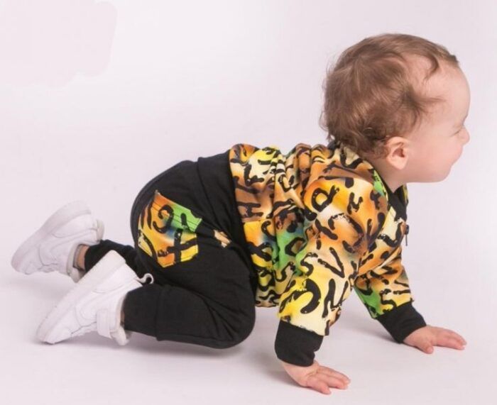 G-baby Štýlová bavlnená tepláková súprava Písmenká - žltá/čierna - Image 4